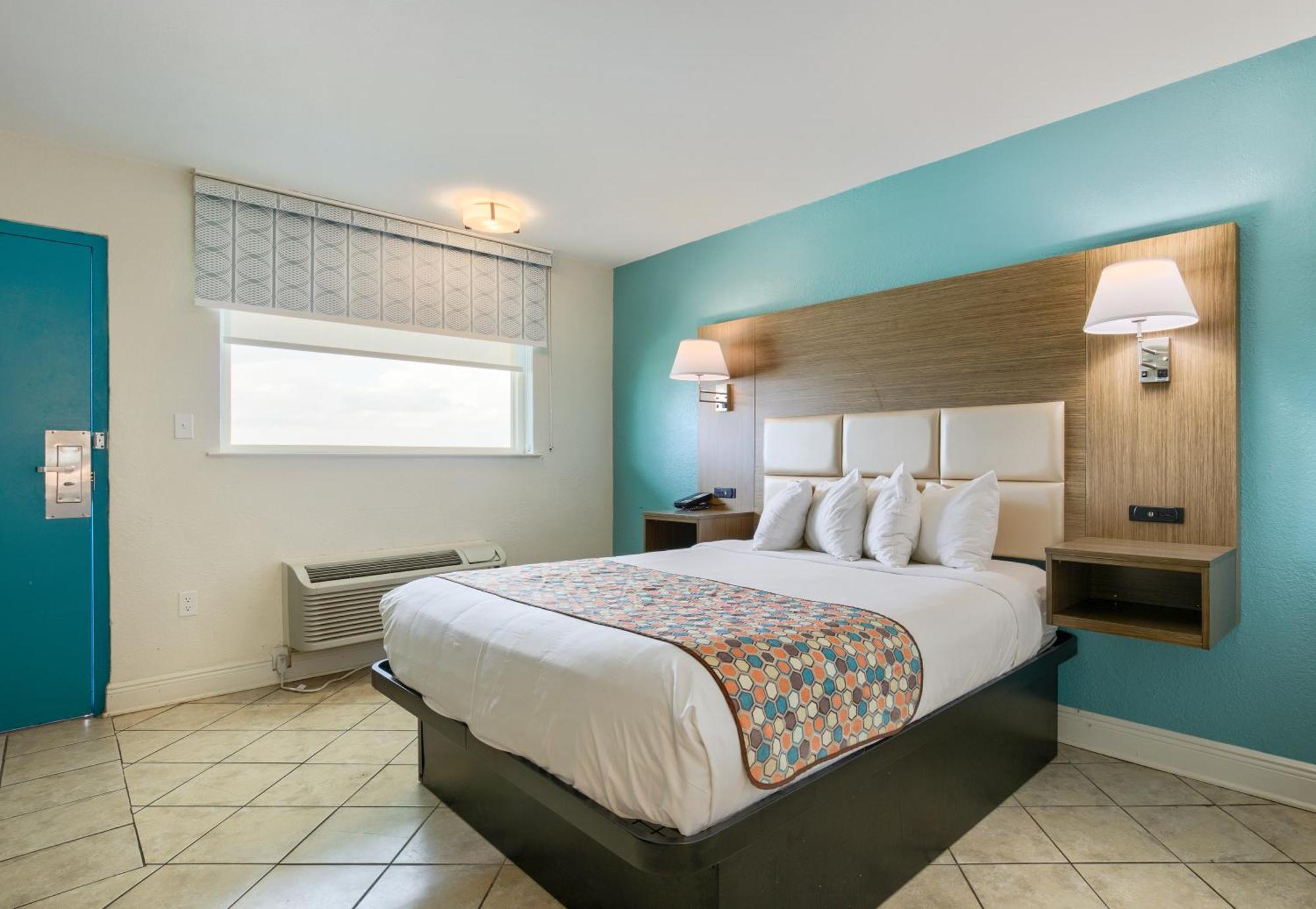 Queen Room,1537899163:JPEG